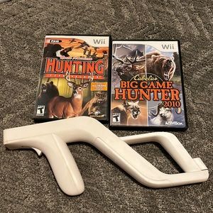 WII BUNDLE: GUN ACCESSORY AND HUNTING GAMES